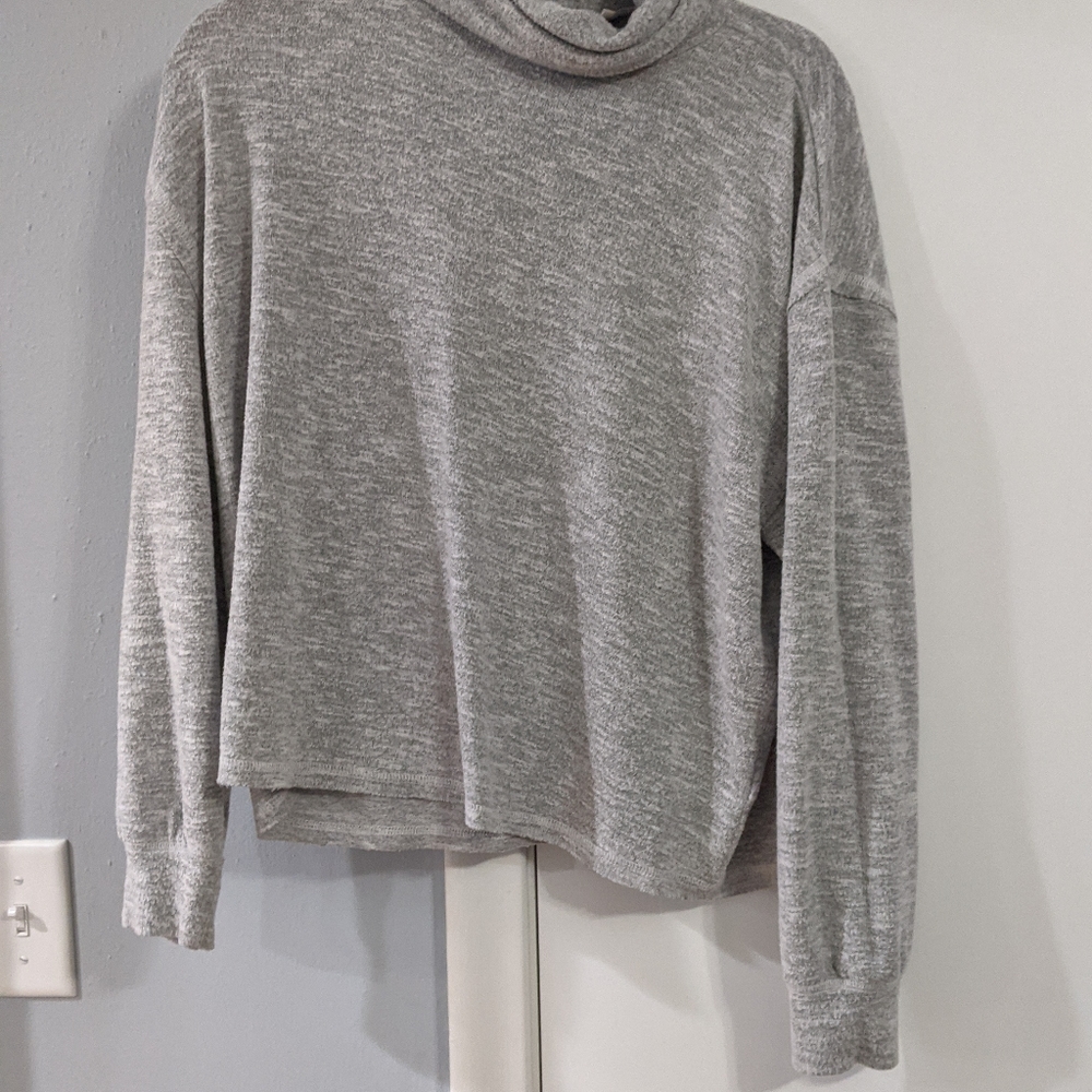 Universal thread gray cowl / crop sweatshirt